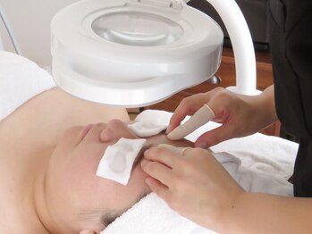 ベルフルール 浜松中野町店の写真/黒ずみ、詰まり、開き毛穴に。大人女性のための本格毛穴ケア