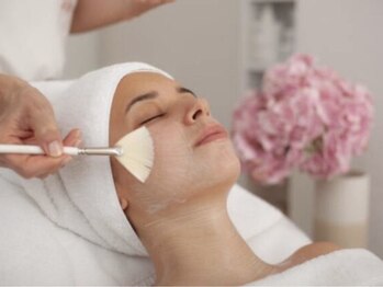 サロンド ユニバース(salon de universe)の写真/【レディース&メンズ】毛穴洗浄ハイドラフェイシャル×光フェイシャルで肌表面と肌深部にアタック◎