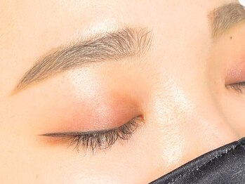 クレビア(CreBiA)/眉毛スタイリング