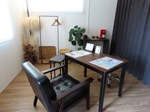 サロン ヴィヴァン(salon vivante)の雰囲気（サロンの内観。施術後もゆったりくつろいで頂ける空間です。）