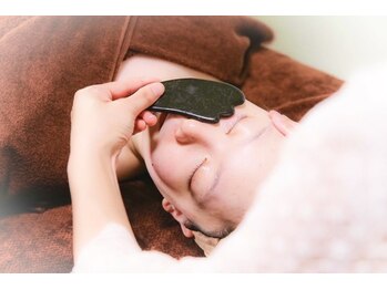 プライベートサロン リュヌド Private salon lune d'eau/バザルトストーンフェイシャル