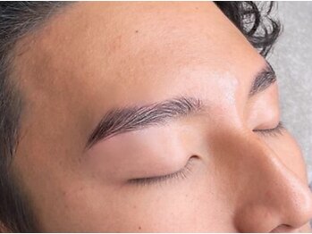 ユニブロウ 難波大国町(UNI BROW)の写真/【難波/メンズ大歓迎】眉毛のお手入れ＆全顔フェイスWAXがお手頃価格でできる！初めてのお手入れもお任せ◎