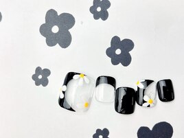 モノトーンお花ネイル