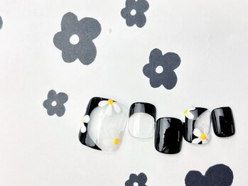 モノトーンお花ネイル