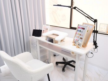Nail&Care LUMET【ネイル&ケア ルメ】の写真/大人女性の為のプライベートサロン♪白を基調とした清潔感ある店内*周りを気にせず相談していただけます◎