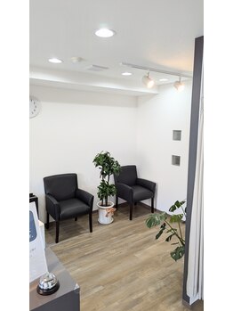 福住アローズ整骨院 整体院/店内【待合スペース】
