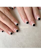 ゼロハチイチ(081)/モノトーンなフレンチネイル