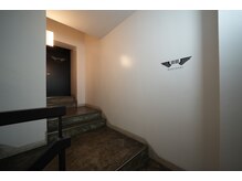 長崎 浜町店の雰囲気(店内入口には案内ロゴが掲載長崎メンズサロン/長崎ブライダル)