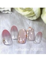 リッシュ(RICHE)/重なり合う桜のネイル