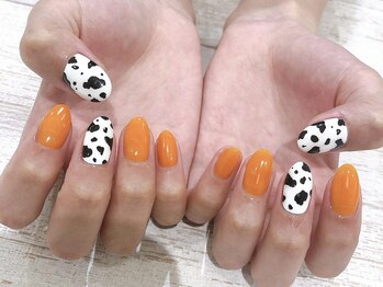 プラス セカンド(Plus 2nd)/牛柄ネイル