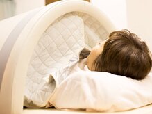 遠赤ドームで発汗後、オールハンドで全身リンパマッサージします