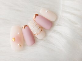 くすみピンクのツイードネイル