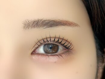 リノ(Lino)の写真/\大人の品格を目元で表現/「盛りすぎ」を卒業したナチュラル派へ。パリジェンヌで瞳に輝きと清潔感を。