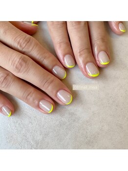 ネオンカラー × フレンチネイル