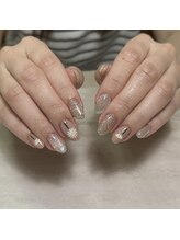 レヴィアネイル(REVIA nail)/キラキラ×お花ネイル