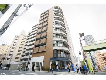 トレス(Tres)/外観