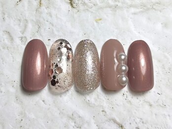 アヤ(AYA)/大粒パール×ピンクラメネイル