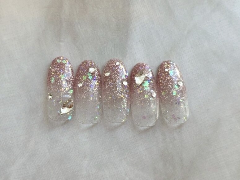 2025年-2026年冬トレンド】ラメグラデーション 夏のネイルデザイン集