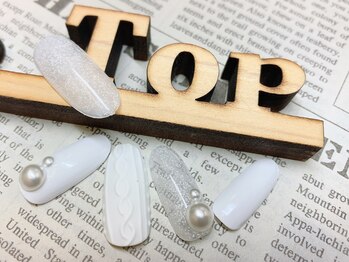 ホワイト。ニット