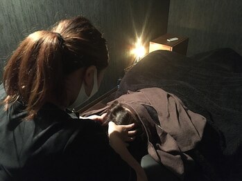 アクア(AQUA)/ドライヘッドスパ施術風景