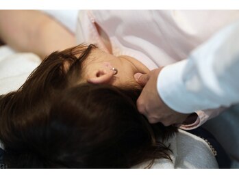 吉宗指圧治療院/首　指圧