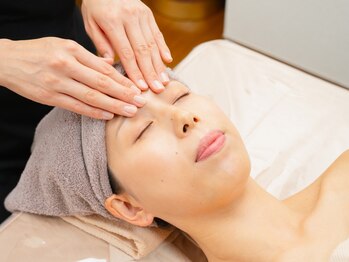 エムリシェ(M.riche)の写真/《美肌への近道☆》剥離ありのハーブピーリングでお肌の深層にアプローチ◎土台からシミやしわを改善へ♪