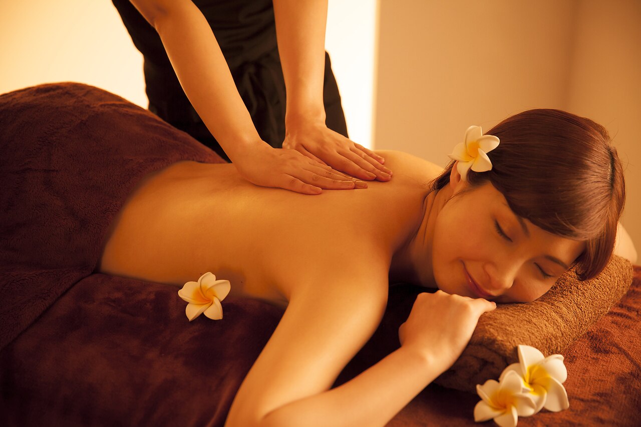 10時〜19時迄の入店限定!!アロマオイルトリートメント60分￥6,400→￥4,980