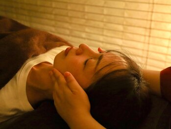 サンリラクゼーション 本厚木店の写真/【本厚木駅30秒】メイクのまま施術OK◎小顔矯正でお顔・頭の筋肉やツボをほぐしたるみケア・むくみ顔改善♪