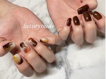 ラグジュアリーネイルズ アカバネ(Luxury Nails Akabane)/ちぐはぐネイル