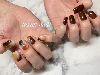 ラグジュアリーネイルズ アカバネ(Luxury Nails Akabane)/ちぐはぐネイル