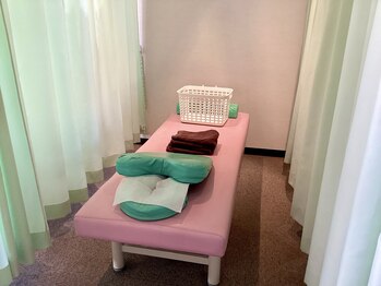 まっさ鍼灸整骨院 京王堀之内院/カーテンで仕切れます