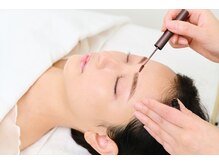 【プロのアイブロウスタイリング】仕上げ＆ティントメイク（オプション)