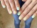 pastel green×neon yellow