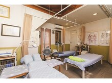 松葉整体 ホワイトニング鈴鹿スマイル館/自然光差し込む、開放的な空間◎