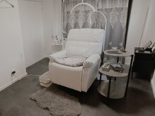 Lapidary -LED&Lash Care-の雰囲気(【完全個室】宝石箱のような空間で、周りを気にせずリラックス。)