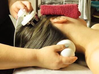 フラーダヴィータ(hlaada.vita)の写真/人気No.1快眠スパ×電気リフトで上向き小顔へ！頭皮の癒着を剥がし連休明けのむくみも一掃。若見え美顔