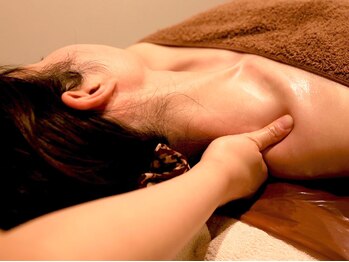 カミツレ(Kamitsure)の写真/≪寒さでガチガチ、冬の首肩こり徹底ケア★≫首はオイルでしっかり◎【もみほぐし+ネックリフレ】