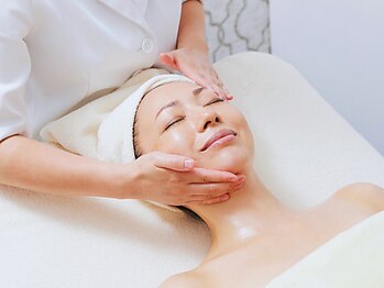 シーズ ラボ 岡山店の写真/大人のゆるみ肌を若々しい印象へ♪たるみ・ホウレイ線に集中アプローチするエイジングフェイシャルケア!