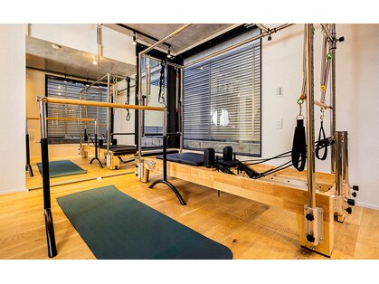 グロウ ピラティス バー スタジオ(GLOW Pilates Barre Studio)の写真