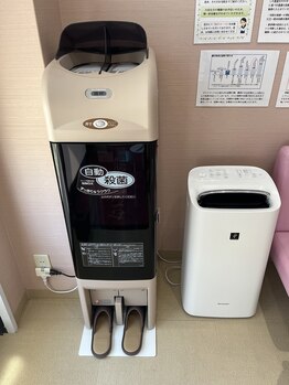 やわた姿勢整体院/【殺菌スリッパディスペンサー】