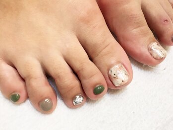 ネイルサロン ジュネイル(NAIL SALON JUNAIL)/FOOT 大理石風×カーキ