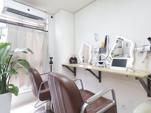 漢方頭療の雰囲気(ドライヤーとヘアアイロン完備◎)