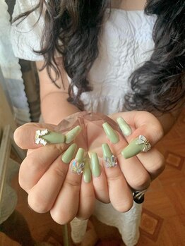 ヘブン ネイル 鶯谷(HEAVEN Nail)/オリーブグリーンバタフライネイ