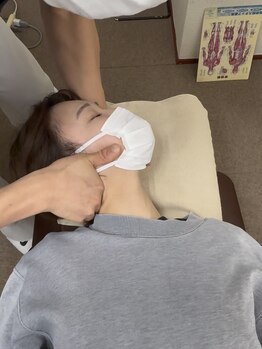 ニューカイロプラクティック カネヨシ/頚椎矯正の様子