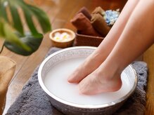 ブロッサムスパ(Blossom SPA)の雰囲気（ボディメニューにはアロマソルト入りフットバスが付きます♪）