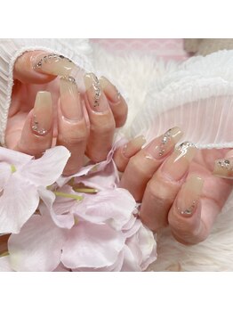 アイカ(Aika)/キラキラ大人ネイル