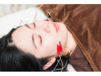 ロマニフ(Romanif)の写真/【速攻実感！】フェイスラインをスッキリ☆むくみ・たるみ・エラ張りを徹底ケア！透明感あふれる印象へ♪