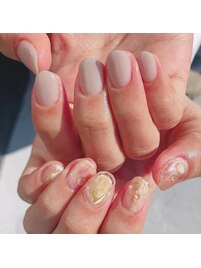 淡色ネイル