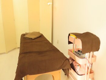 国分町鍼灸サロン/施術ベッド