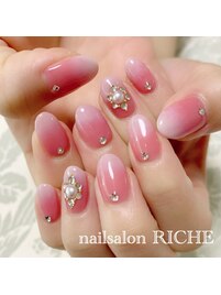 上品！グラデーションネイル